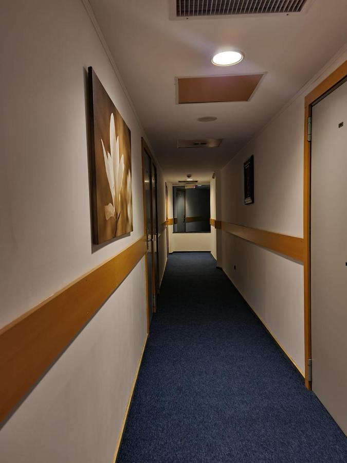 Hotel Mojo ブカレスト エクステリア 写真