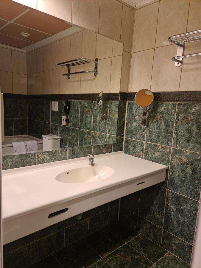 Hotel Mojo ブカレスト エクステリア 写真