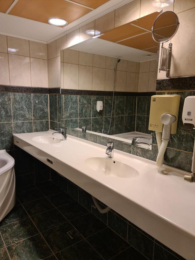 Hotel Mojo ブカレスト エクステリア 写真